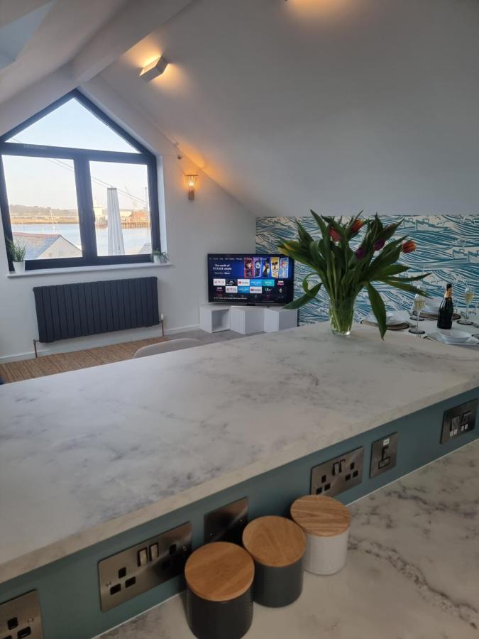 The Bunker-Luxe Central Falmouth Getaway With Stunning Sea Views エクステリア 写真